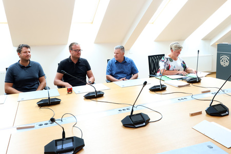 Nogometno igrišče Koleno umetna trava podpis pogodbe 06 Foto Ljubo Vukelič